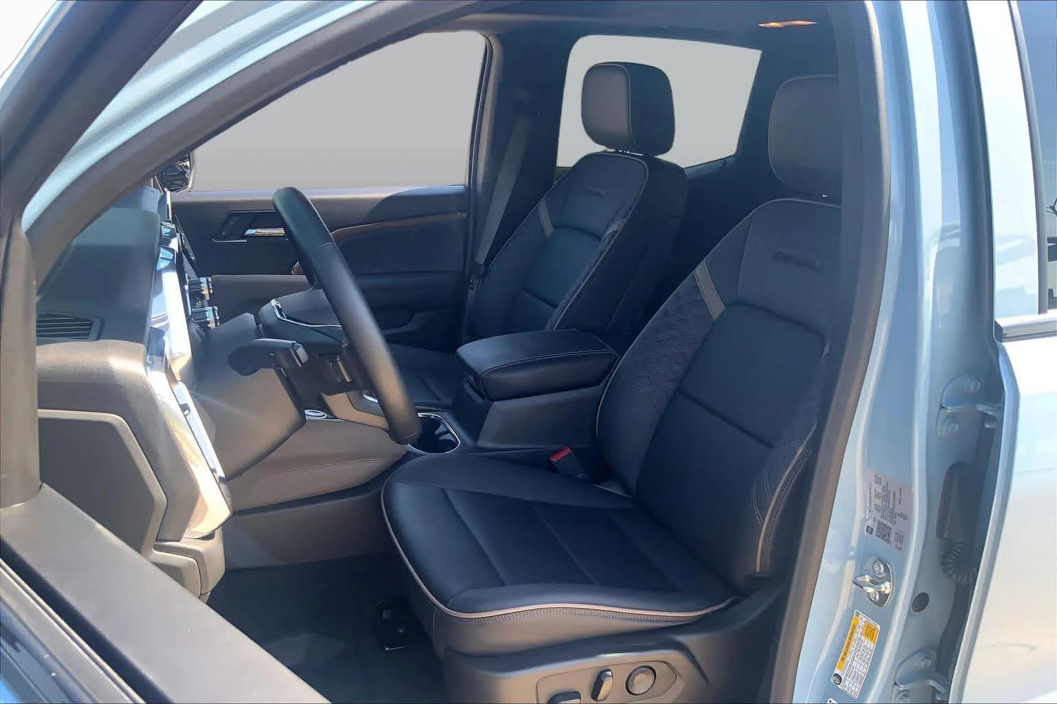 Used 2025 Glacier Metallic GMC Denali image 8