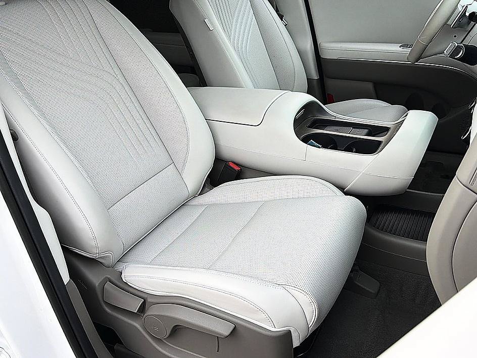 Used 2026 Creamy White Pearl Hyundai SEL 7P image 19