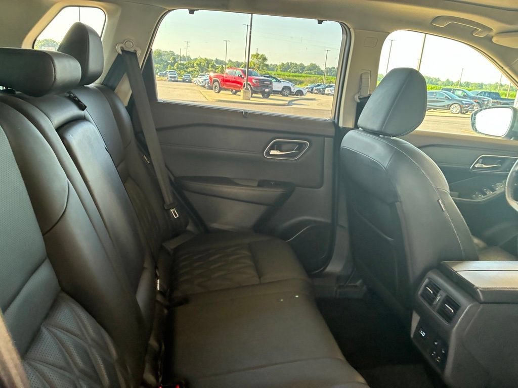 Used 2021 Gray Nissan Platinum image 20