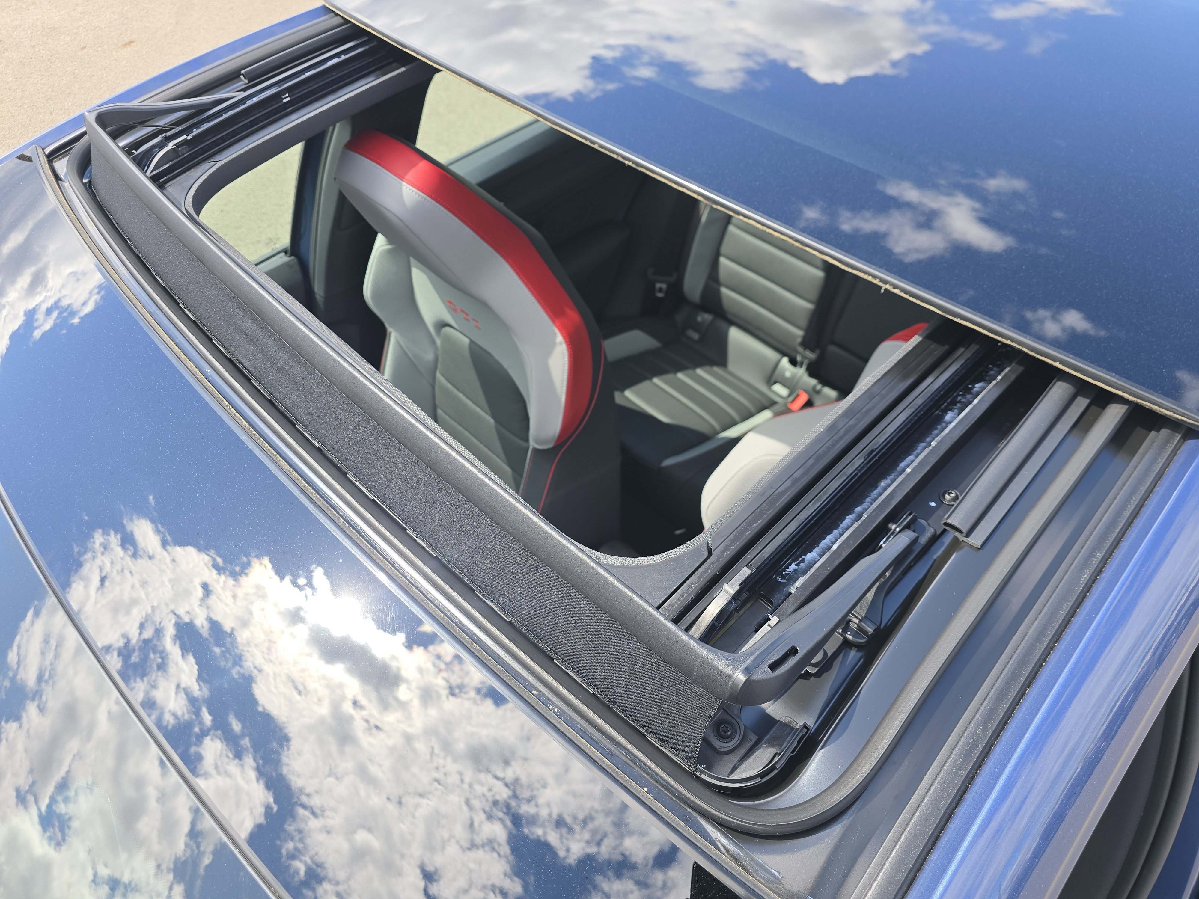 New 2026 Slate Blue Metallic Volkswagen SE image 9