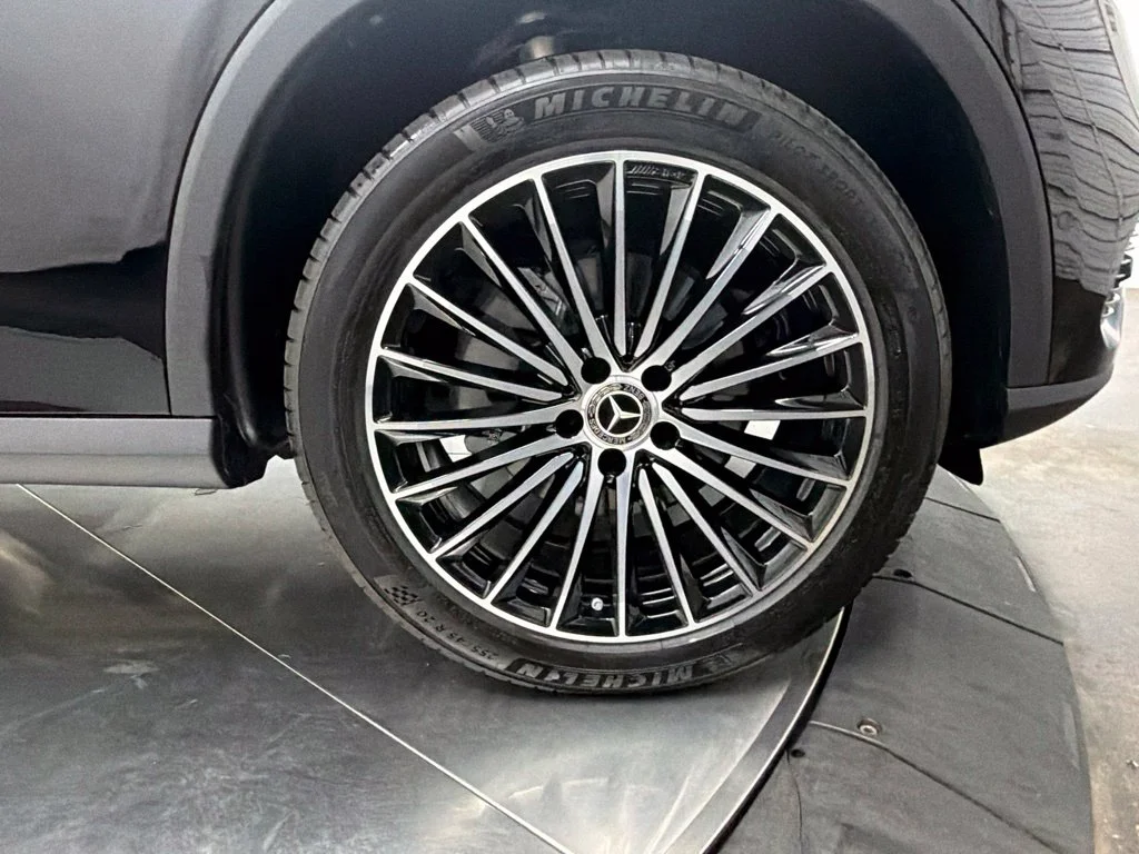 New 2027 Black Mercedes-Benz GLC 300 image 9