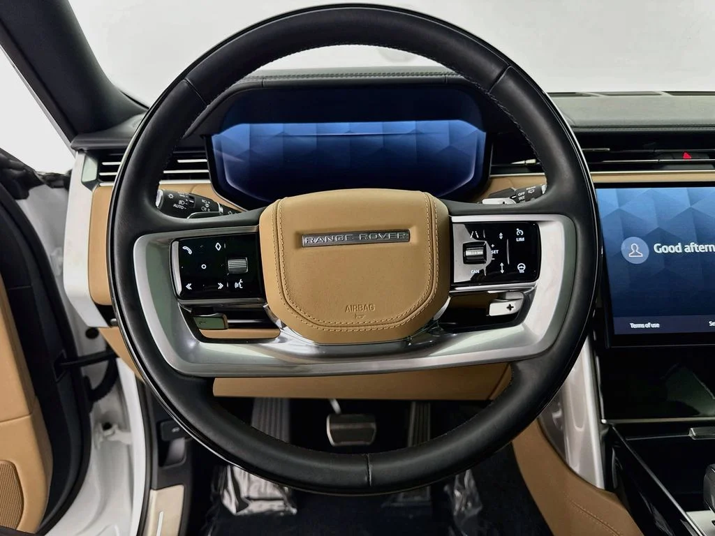 Used 2025 White Land Rover SE image 11