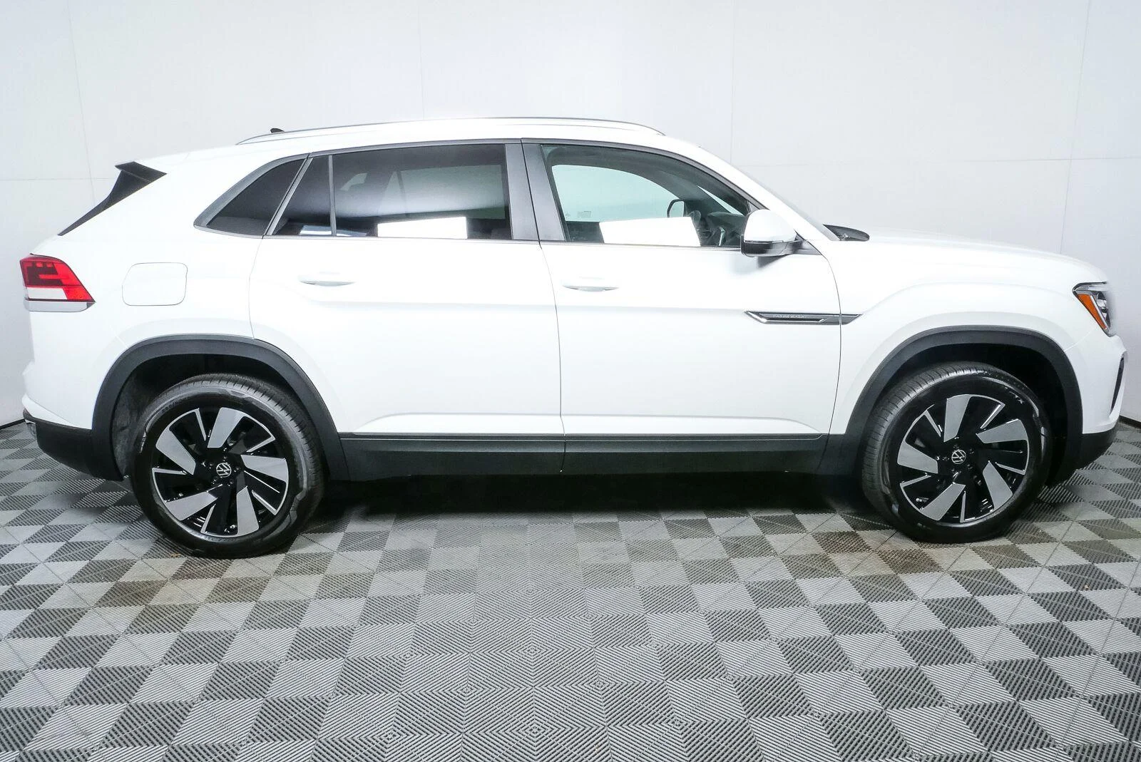 New 2026 Opal White Pearl Volkswagen 2.0T SE w/Technology image 2