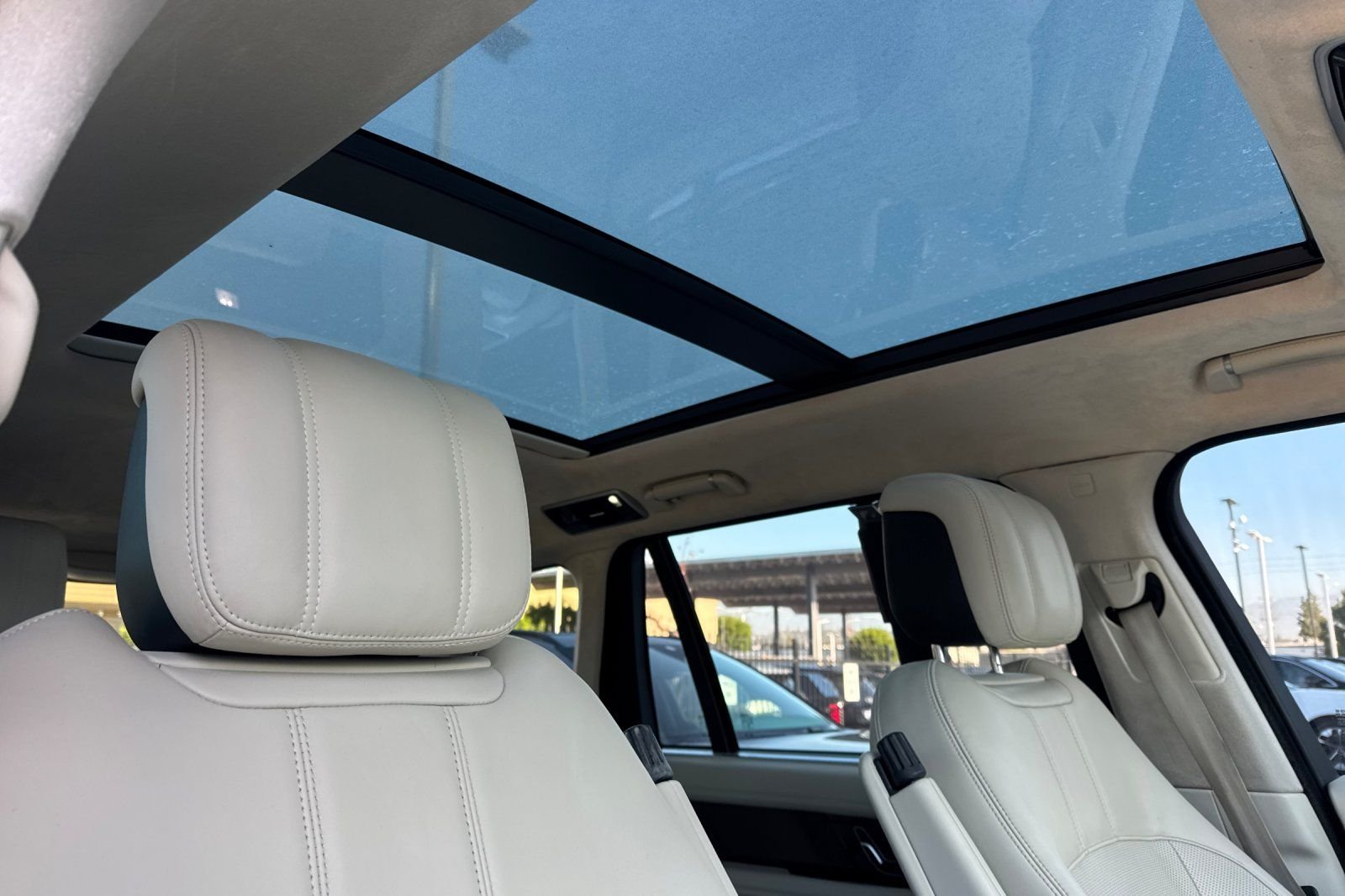 Used 2021 Blue Land Rover Westminster image 18