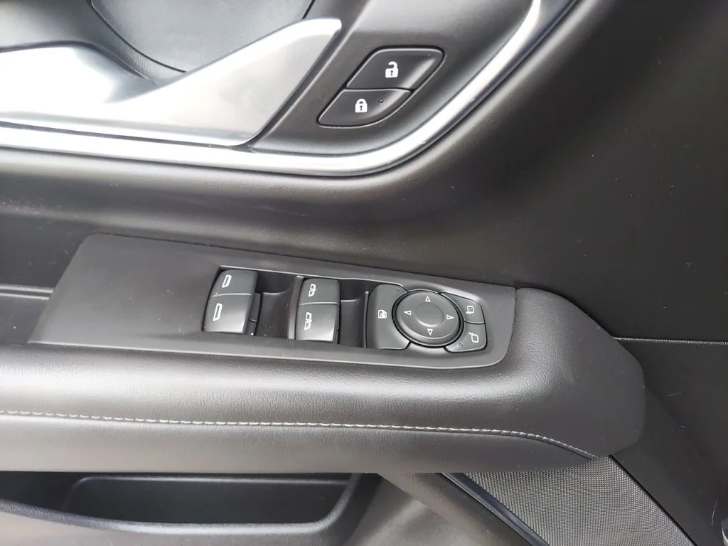 Used 2023 Gray Chevrolet Commercial Flee image 16