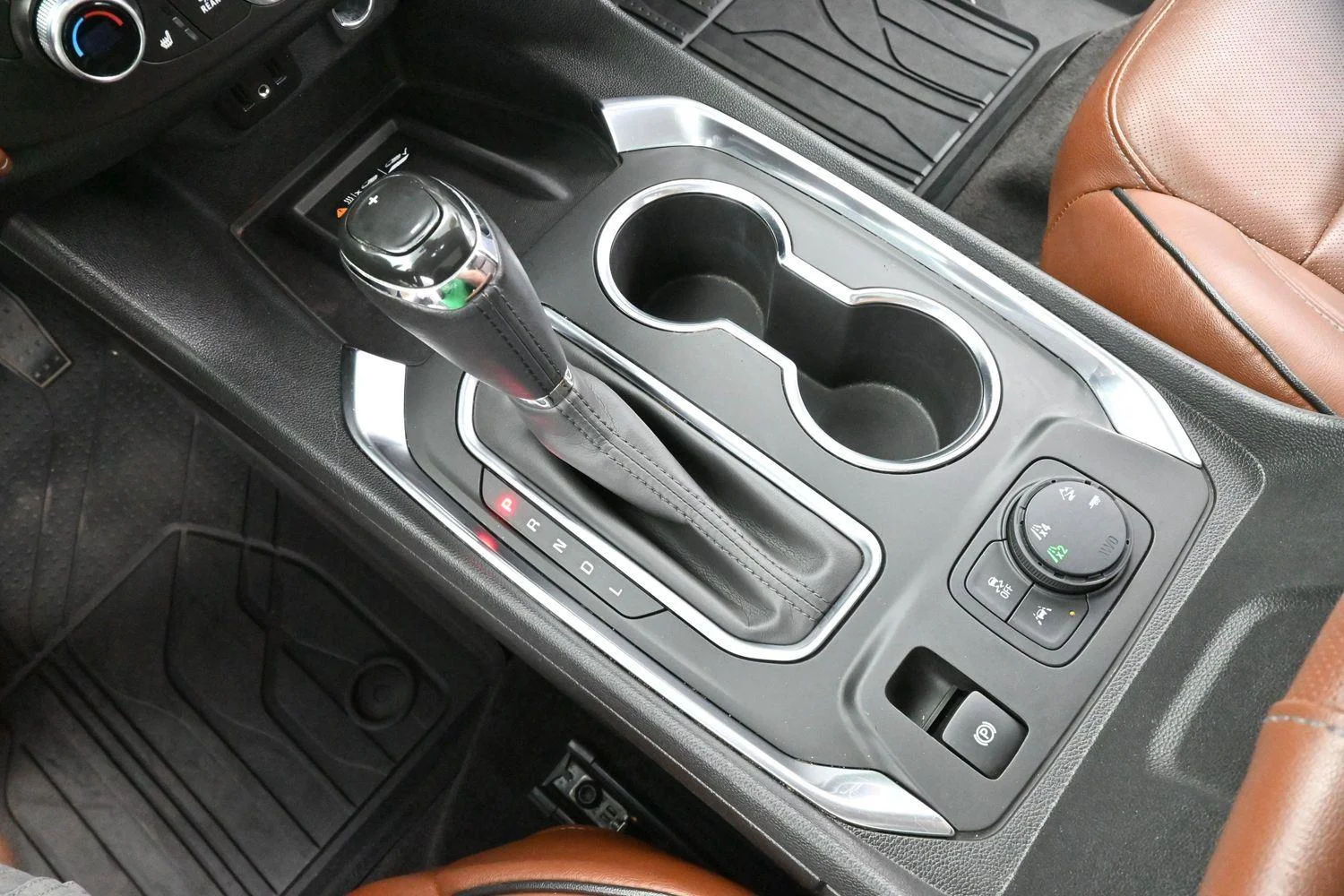 Used 2019 IRIDESCENT PEARL TRICOAT Chevrolet High Country image 28