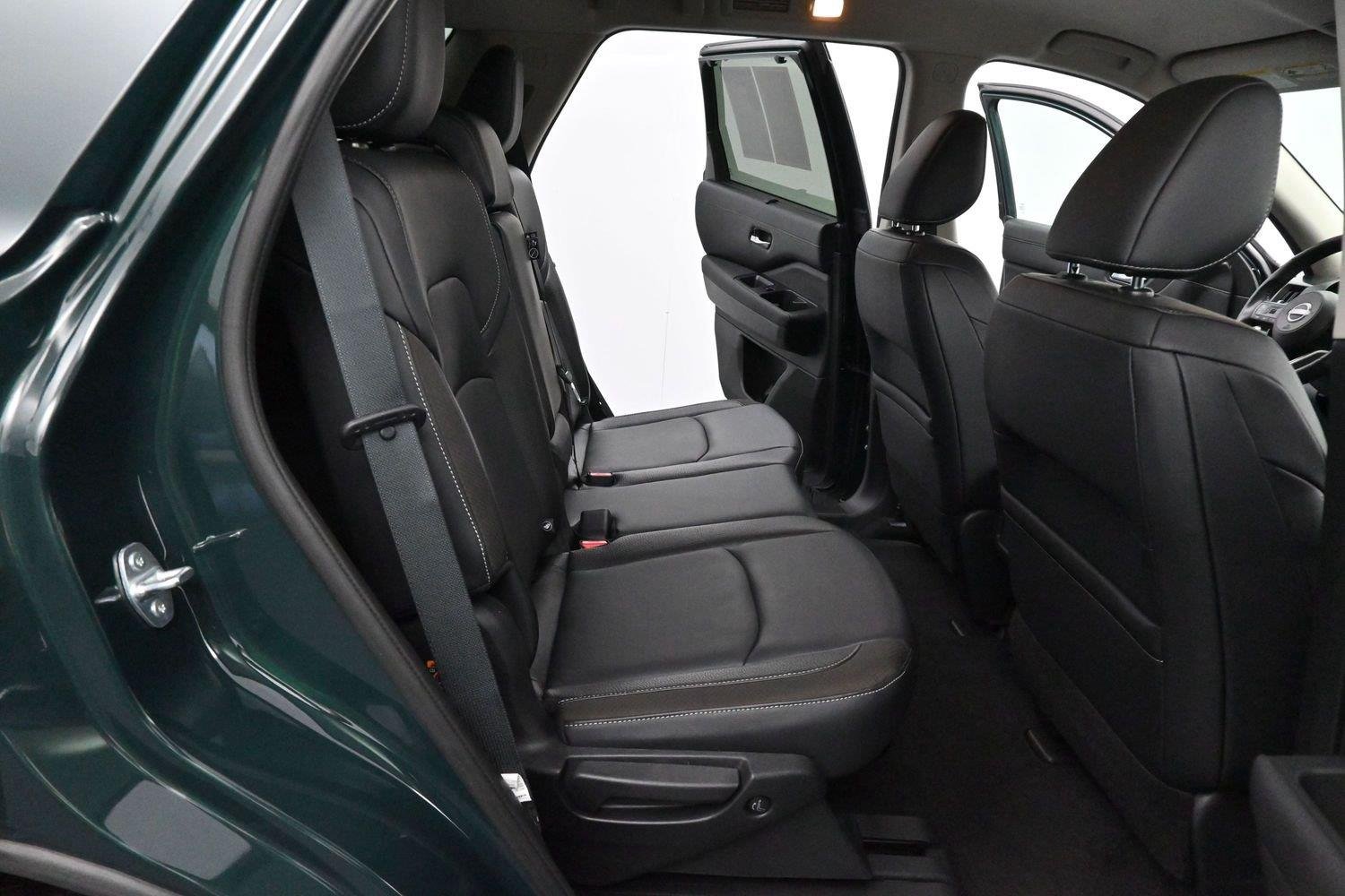 Used 2022 Green Nissan SL image 37