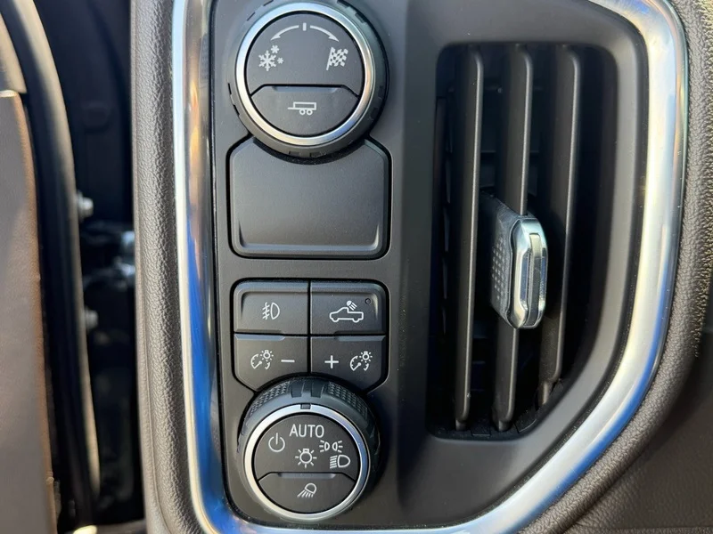 Used 2019 SHADOW GRAY METALLIC Chevrolet LTZ image 16