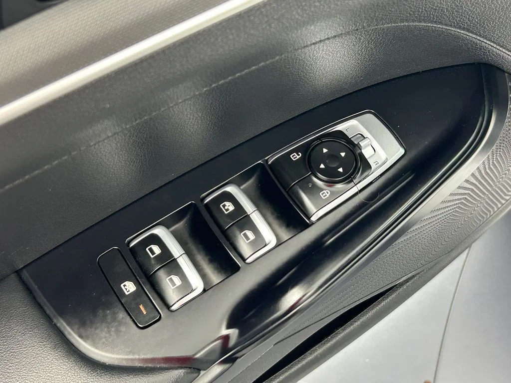 Used 2021 Glacial White Pearl Kia LXS image 42