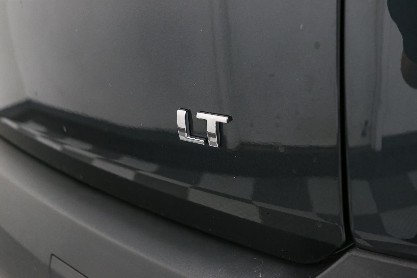 Used 2020 Graphite Metallic Chevrolet LT Cloth image 11