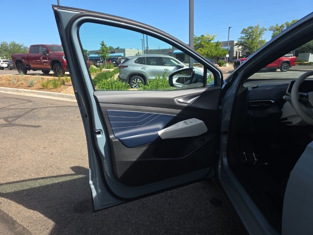 Used 2023 Arctic Blue Metallic Volkswagen Pro S Plus image 9