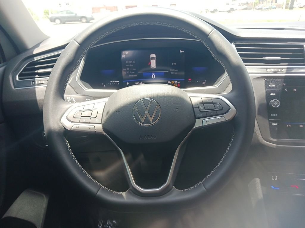 2022 Volkswagen Tiguan SE - Photo 23