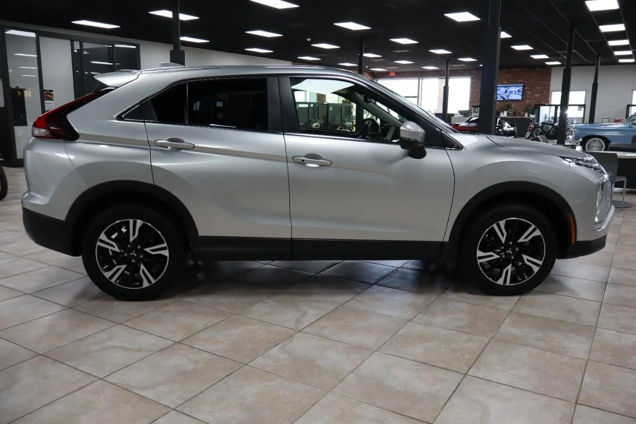Used 2024 Alloy Silver Metallic Mitsubishi SE image 6