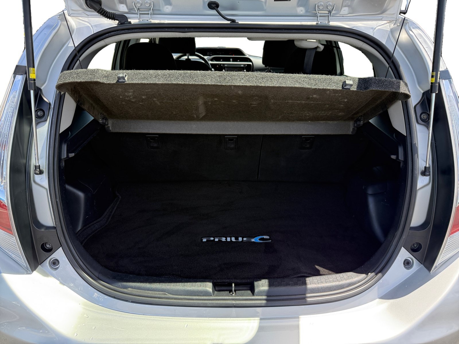Used 2015  Toyota  image 17
