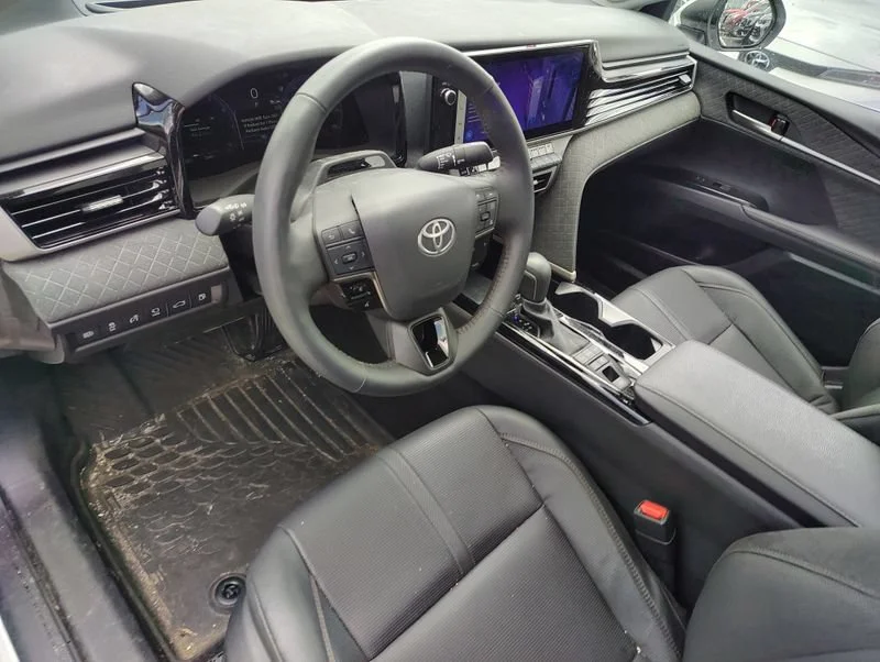 Used 2025 Off-white Toyota XLE image 11