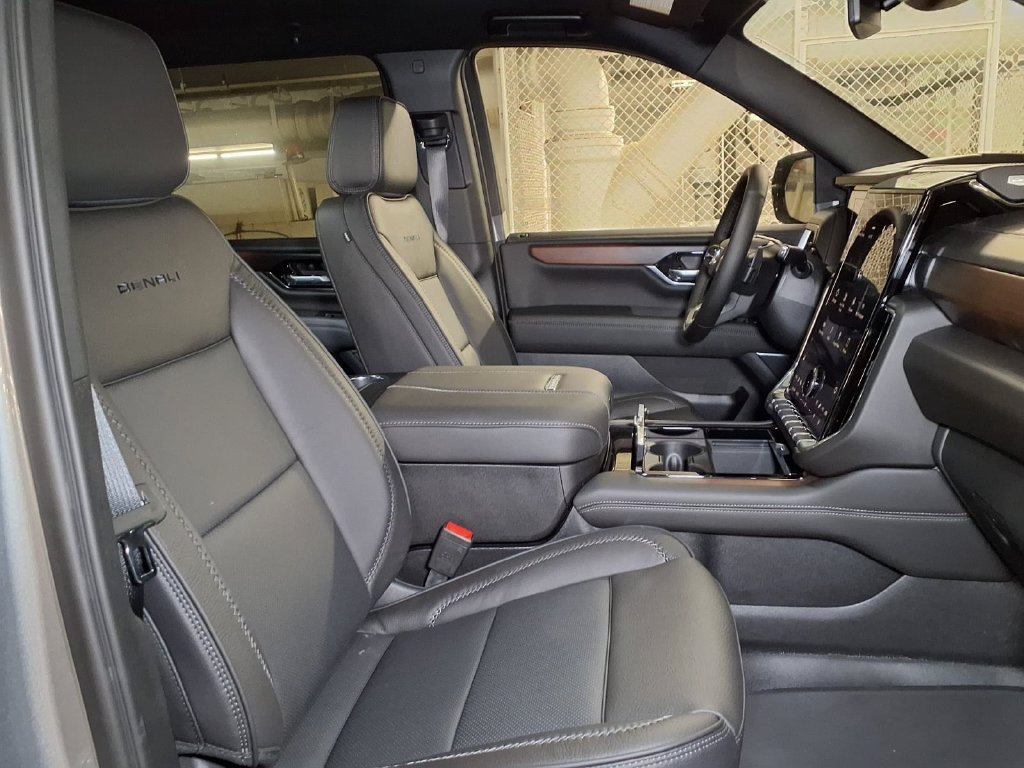 2026 GMC Yukon XL Denali - Photo 6