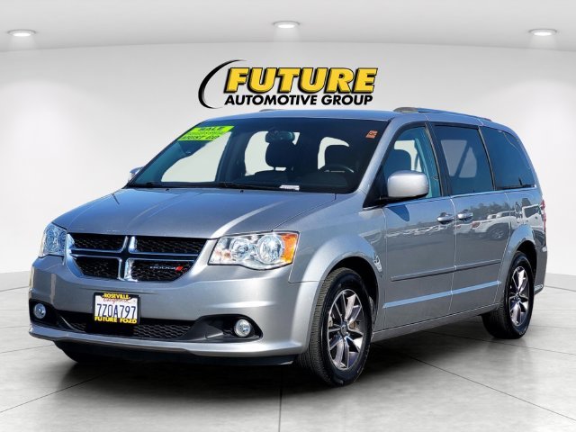 Used 2017 Silver Dodge SXT image 8