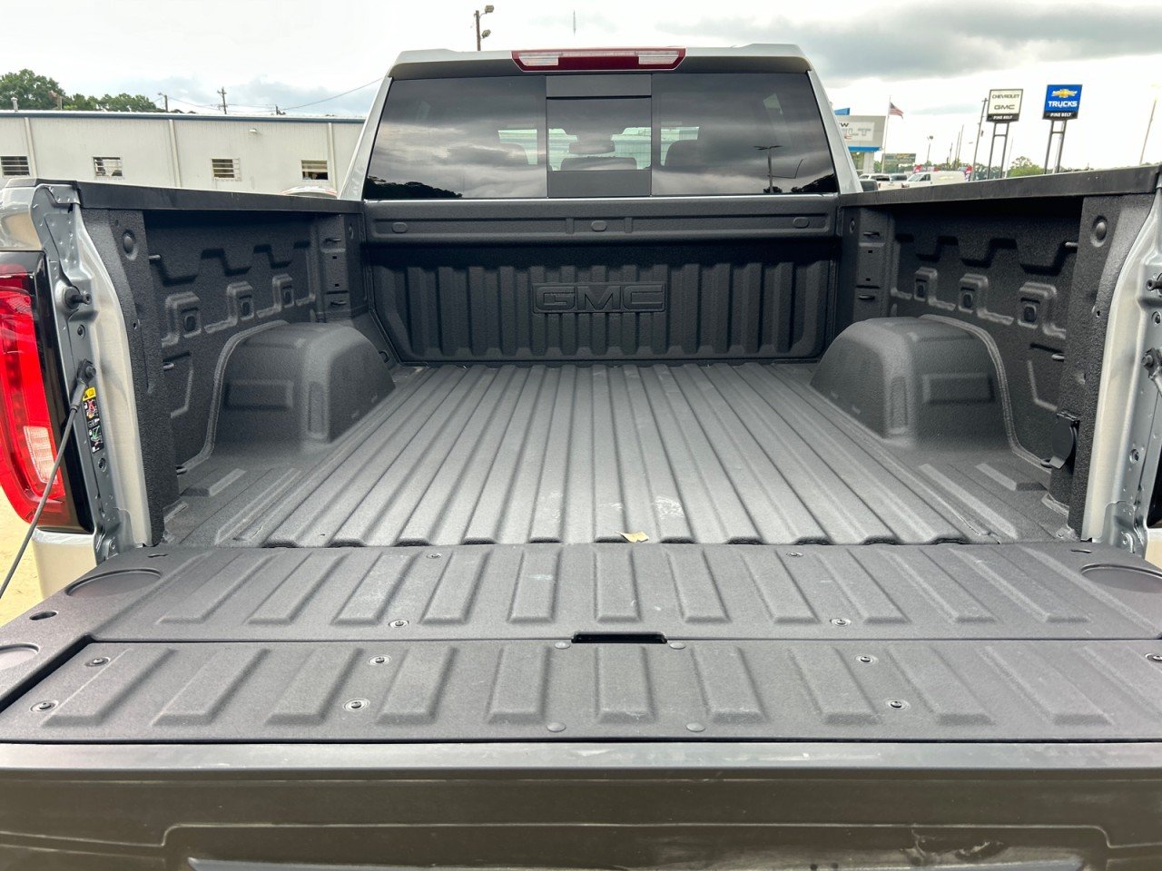 2026 GMC Sierra 1500 SLT - Photo 6