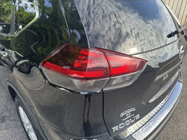 Used 2019 Black Nissan S image 32