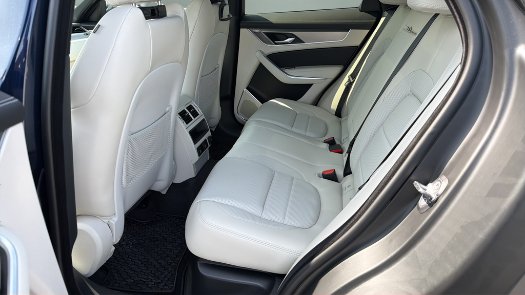 2026 Jaguar F-Pace R-Dynamic S - Photo 18