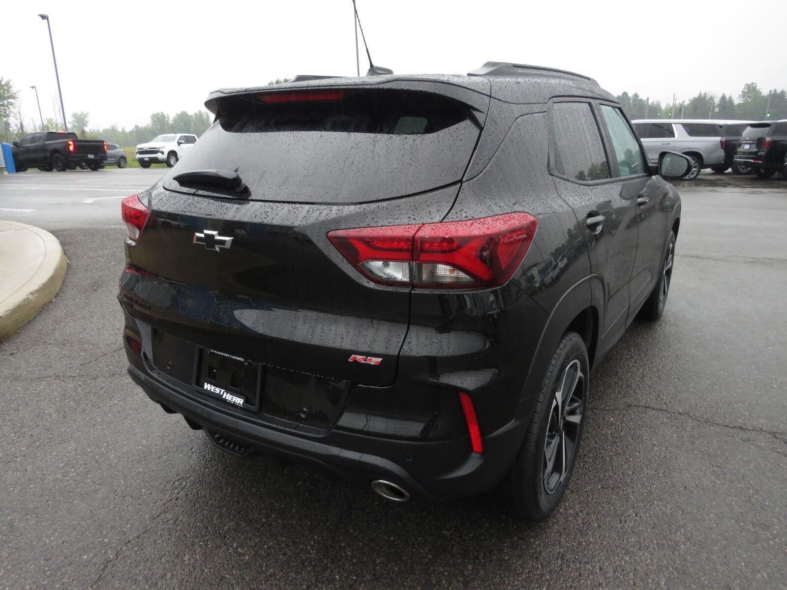 Used 2021 Mosaic Black Metallic Chevrolet RS image 7
