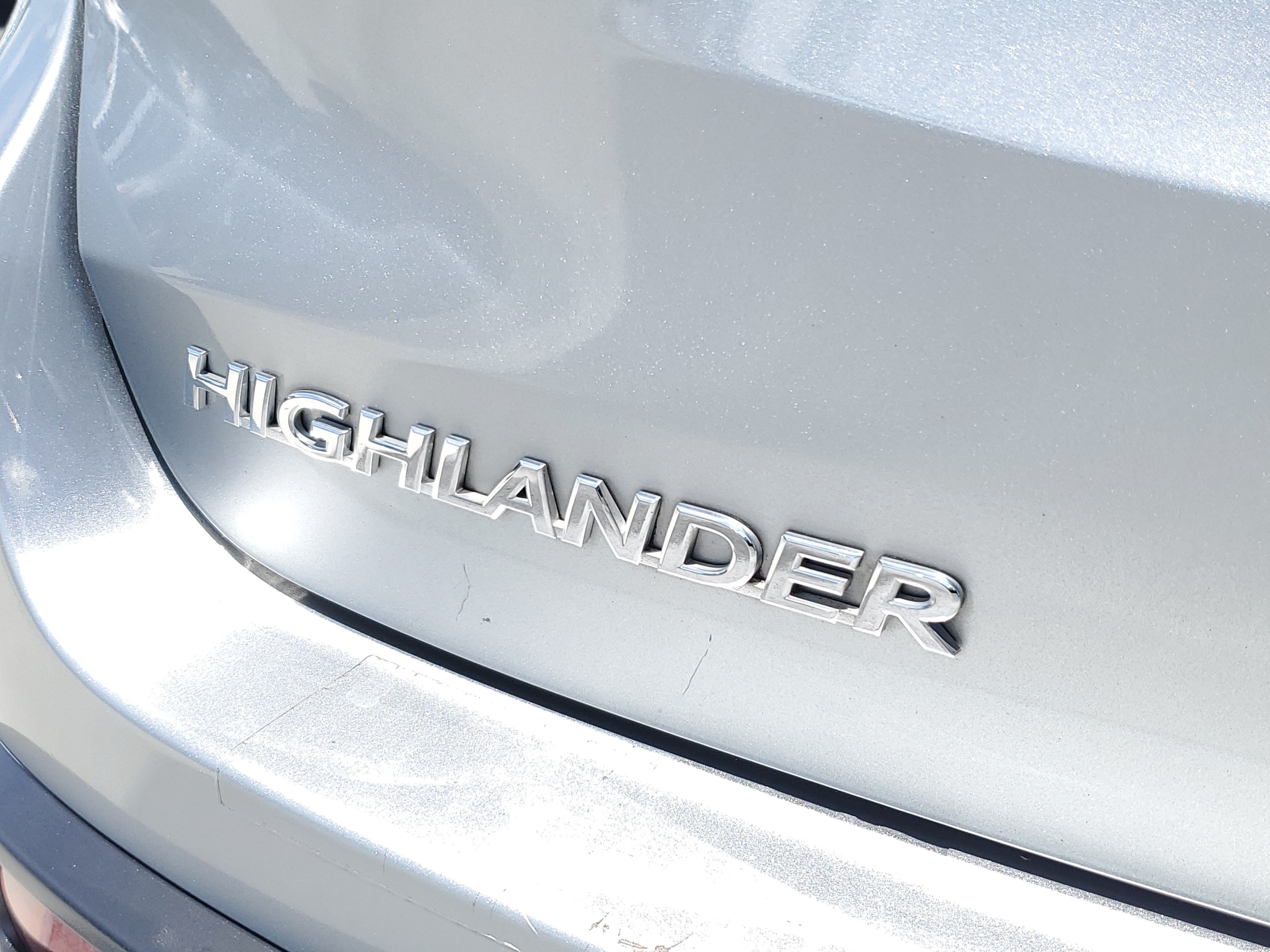 Used 2019 Celestial Silver Metallic Toyota LE image 8