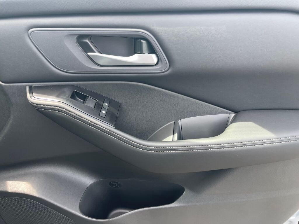 New 2026 Boulder Gray Pearl Nissan SV image 23