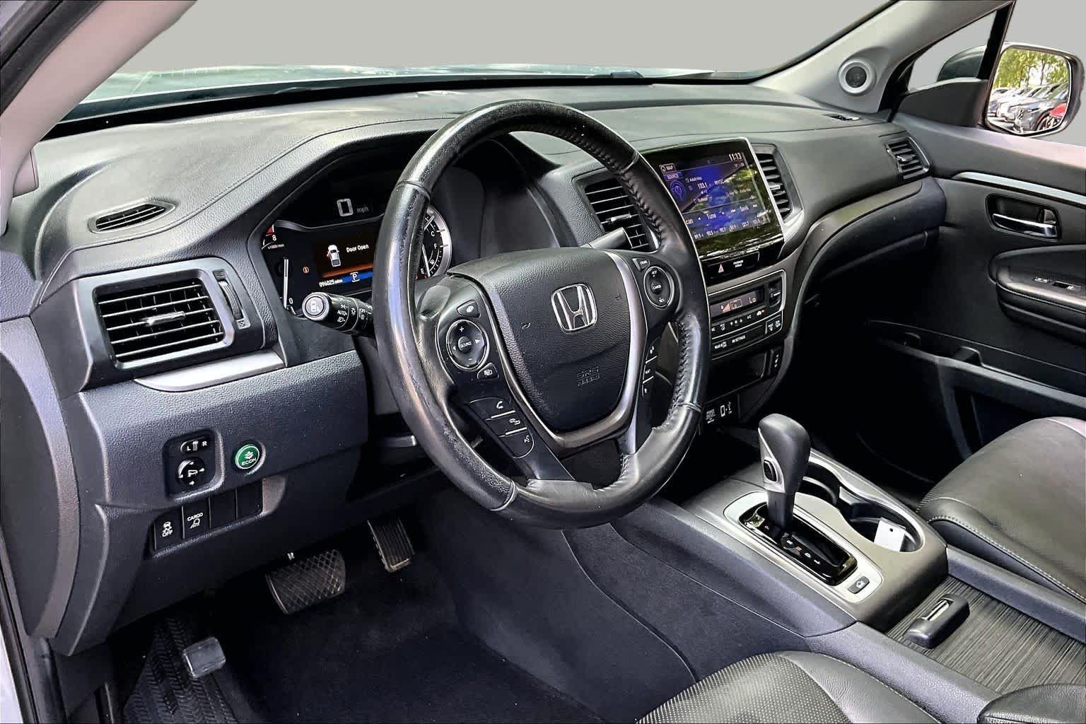 Used 2019 Lunar Silver Metallic Honda RTL-T image 18