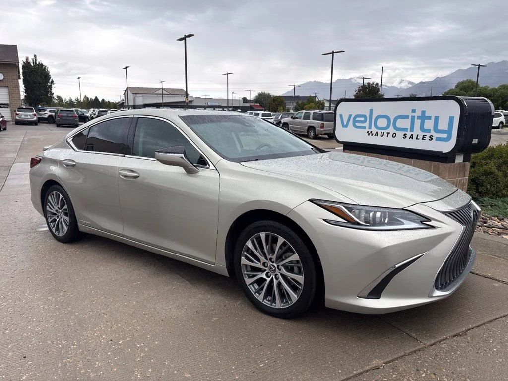 Used 2021 Beige Lexus 300h image 1