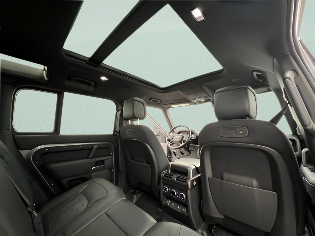 Used 2021  Land Rover X image 17