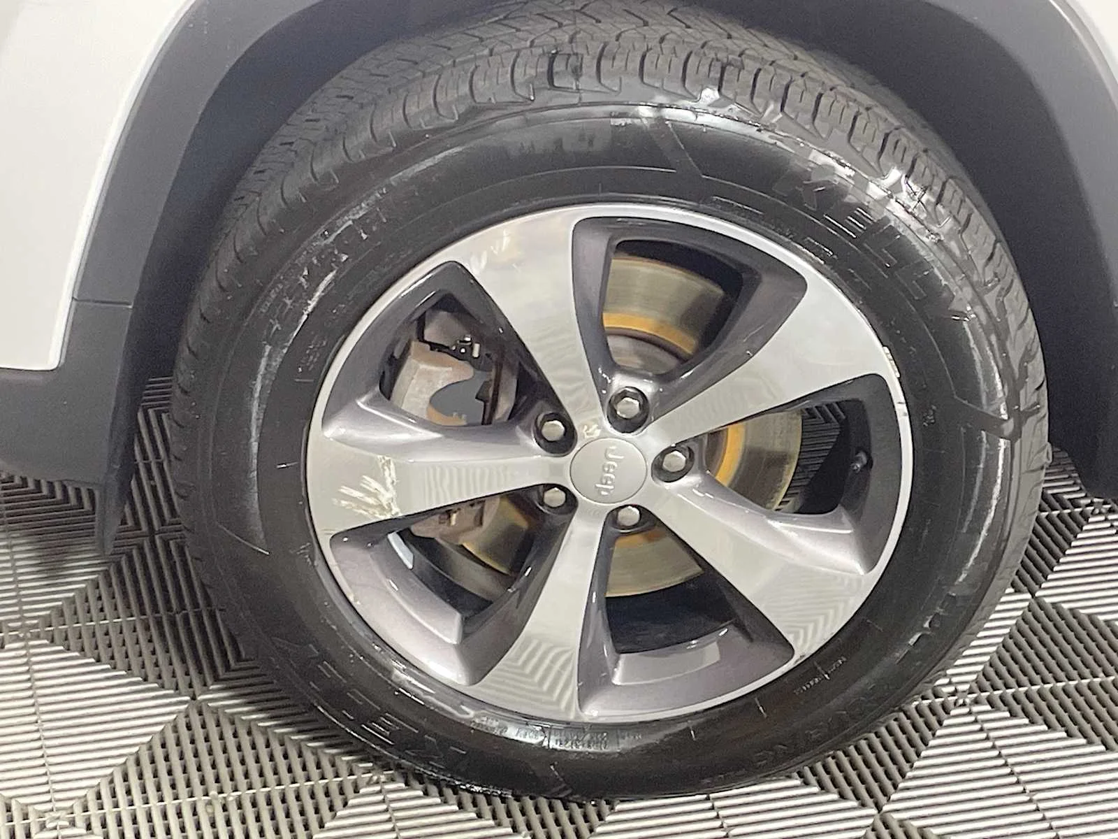 Used 2020 Bright White Clearcoat Jeep Limited image 28