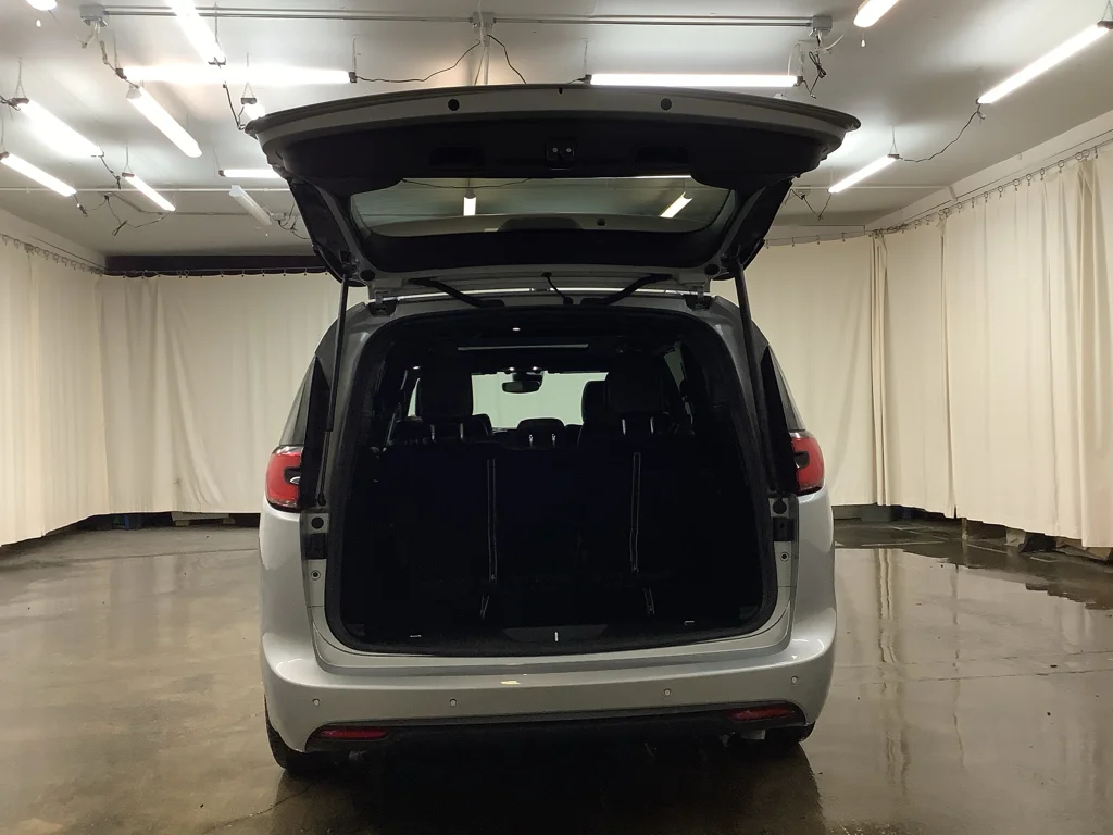 2026 Chrysler Pacifica Select - Photo 8