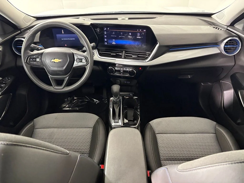 Used 2025 White Chevrolet LT image 35
