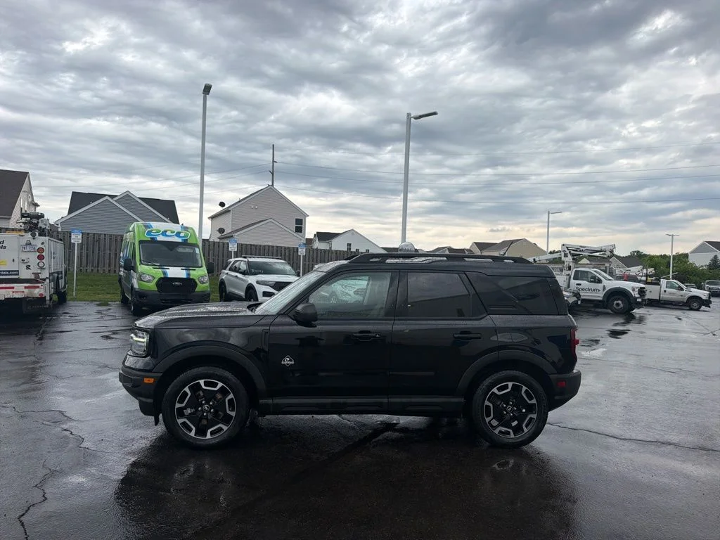 Certified Used 2022 Shadow Black Ford Outer Banks image 5
