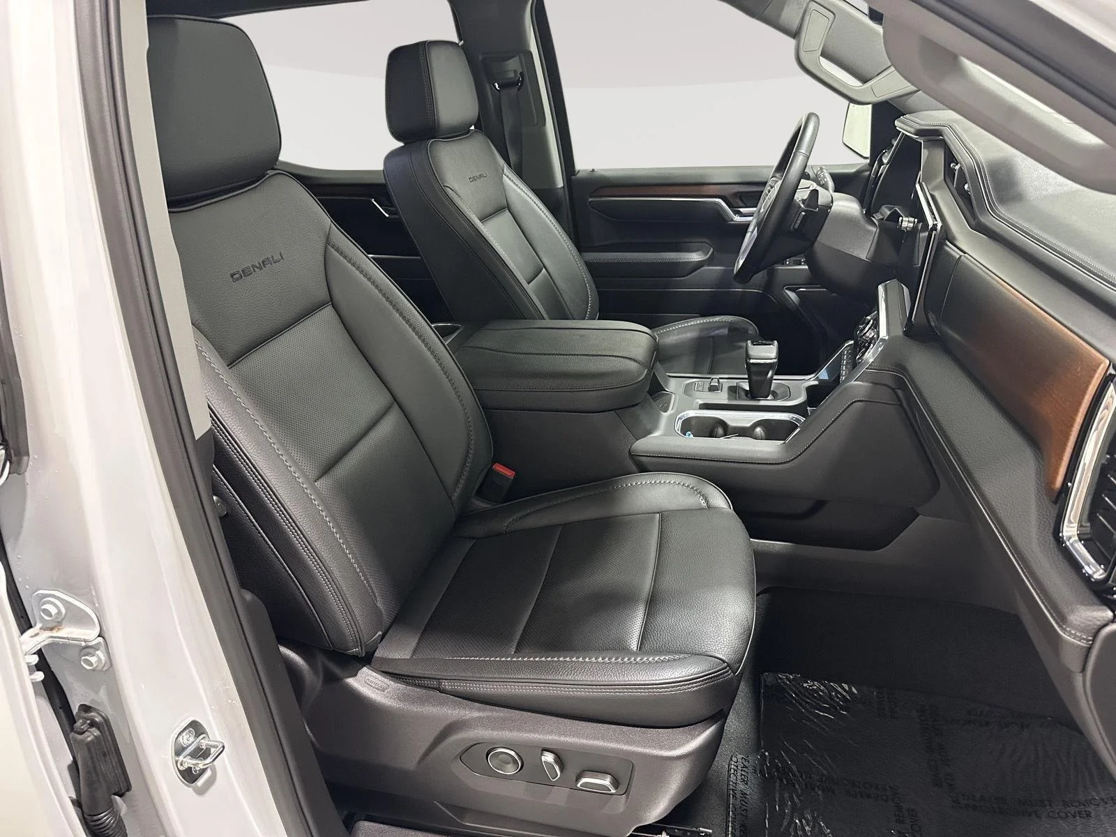 Used 2024 White Frost Tricoat GMC Denali image 28