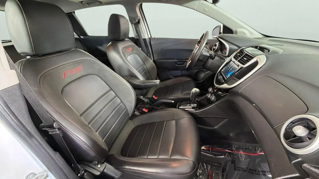 Used 2017 SUMMIT WHITE Chevrolet Premier image 34