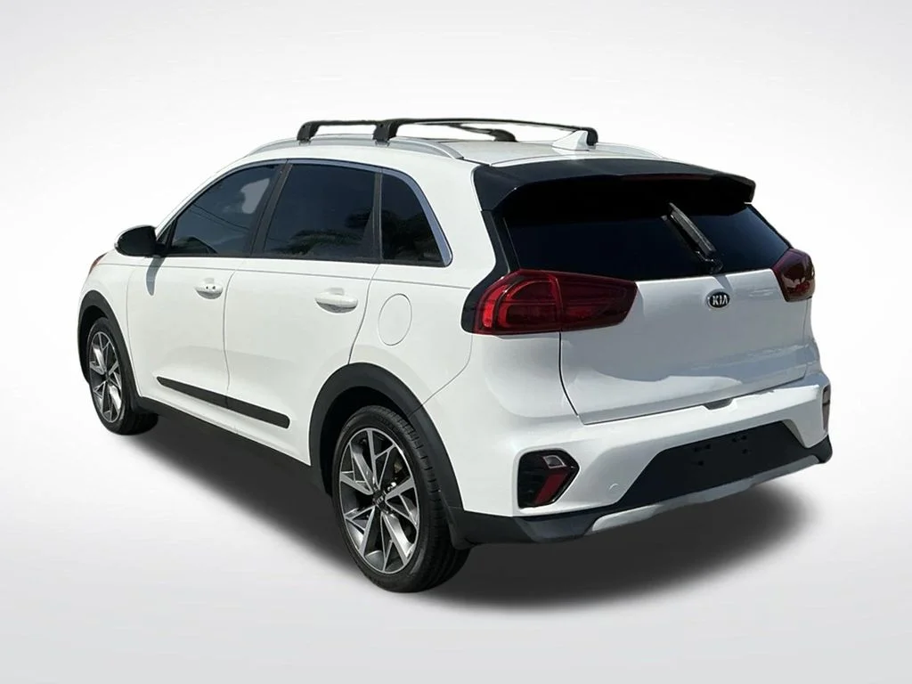 Used 2020 White Kia Touring image 7