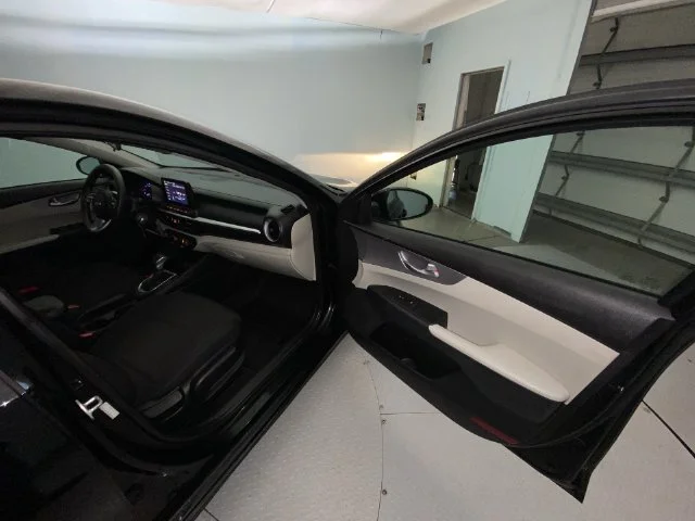 Used 2023 Black Kia LXS image 23
