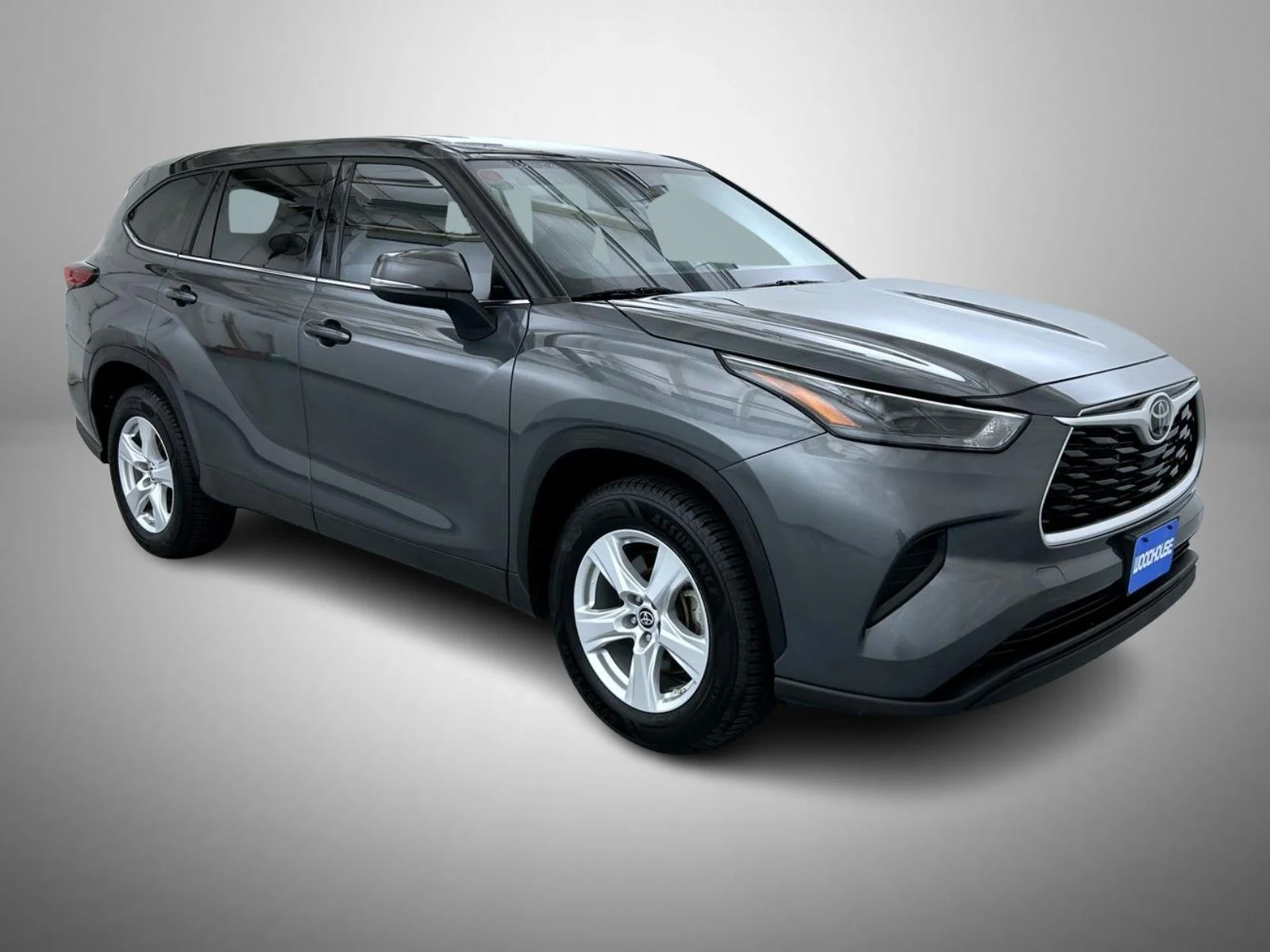 Used 2022 Gray Toyota L image 3