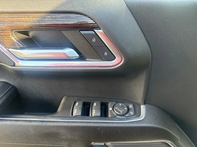Used 2023 White GMC SLE image 10