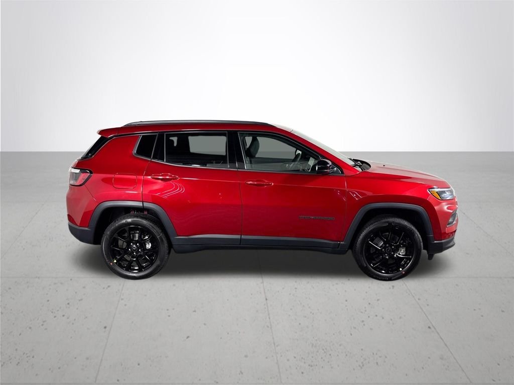 New 2026 Red Hot Pearl-Coat Exterior Paint Jeep Latitude image 5
