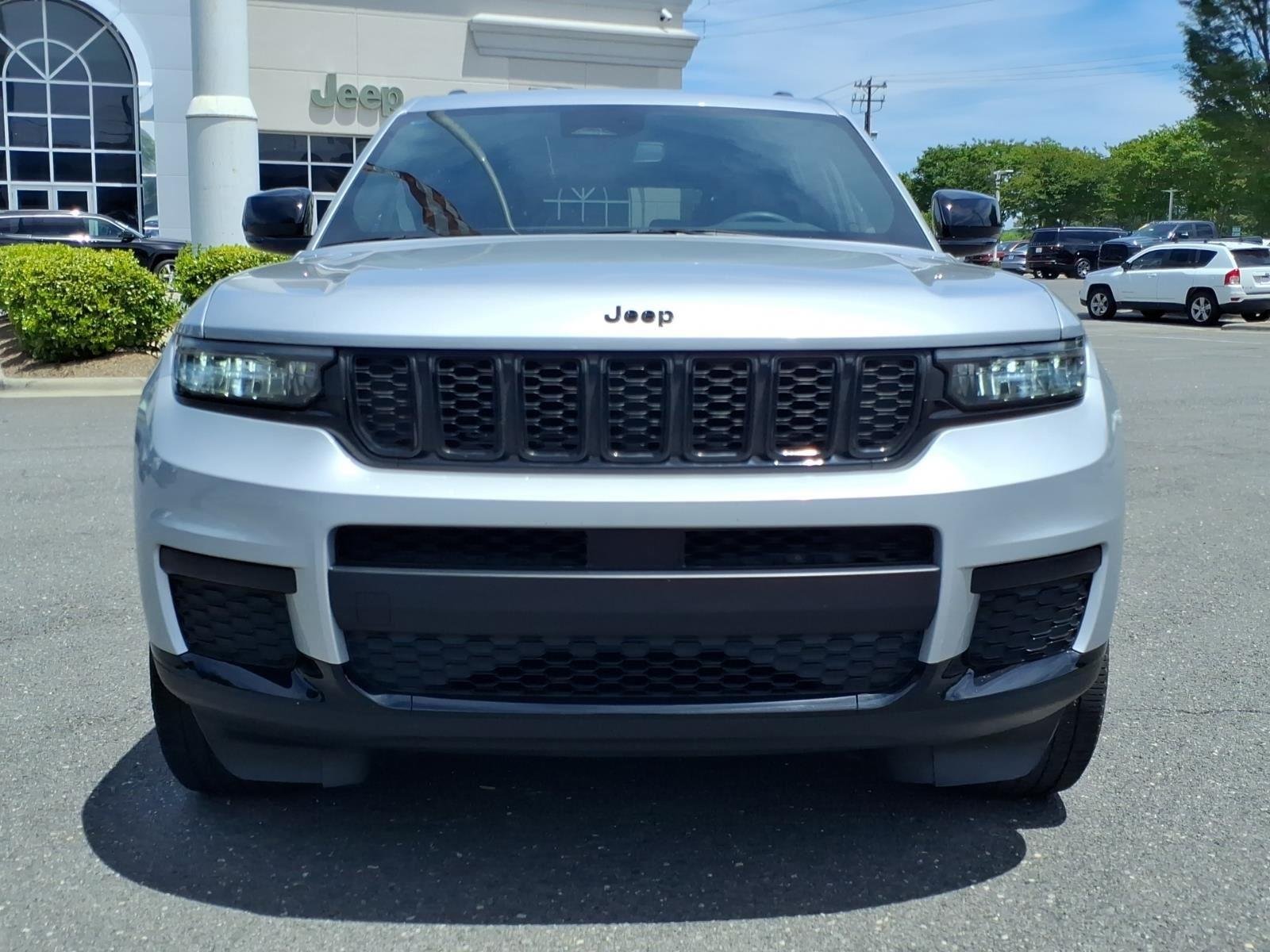 Used 2023 Silver Zynith Jeep Altitude image 13