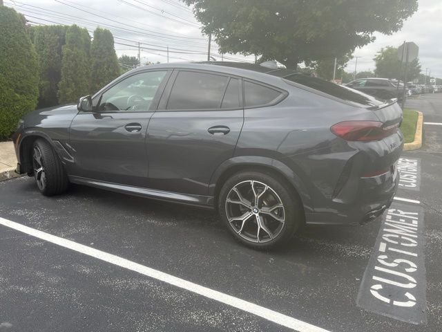 Used 2021 Gray BMW xDrive40i image 3