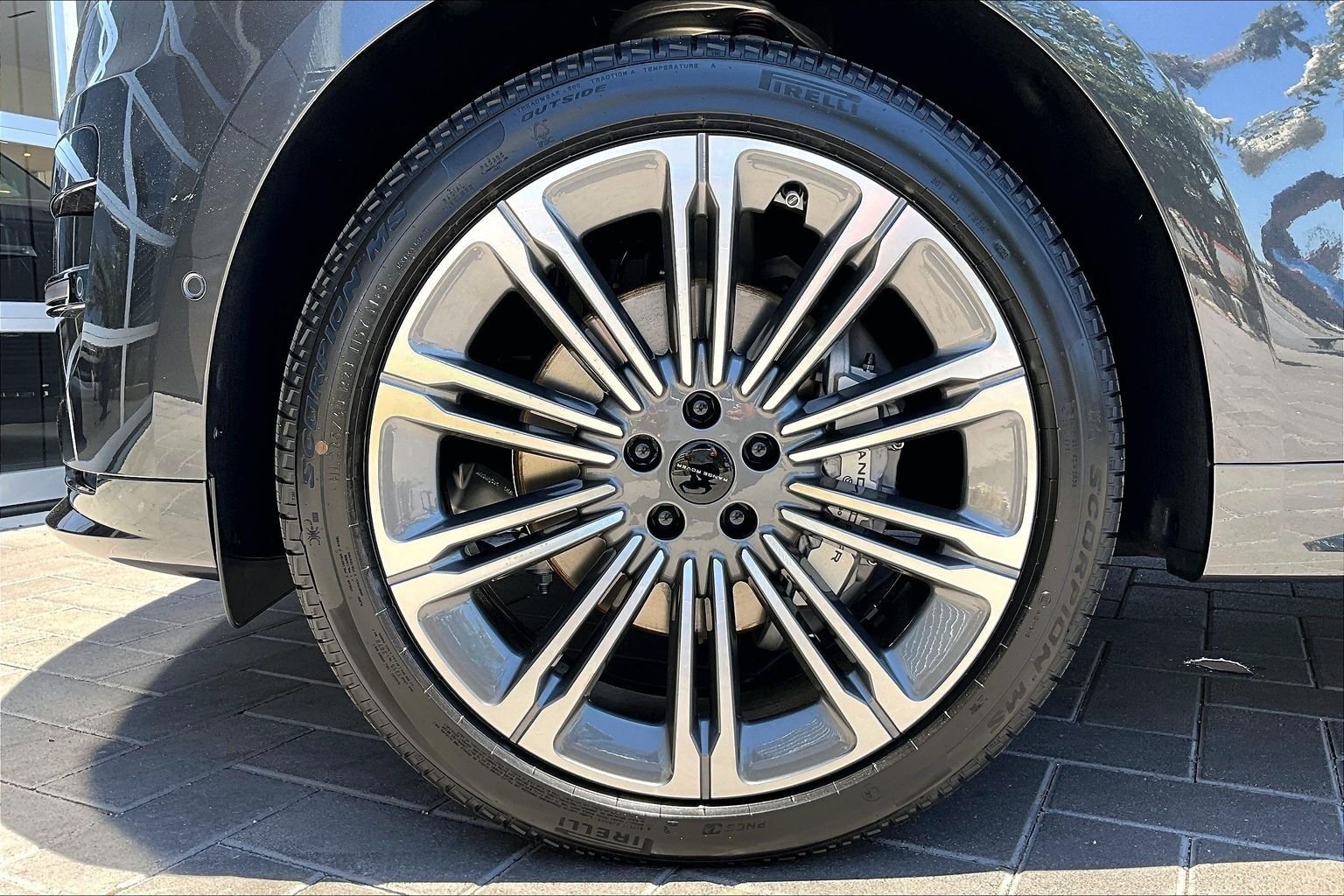 New 2026 Carpathian Grey Land Rover Dynamic SE image 12