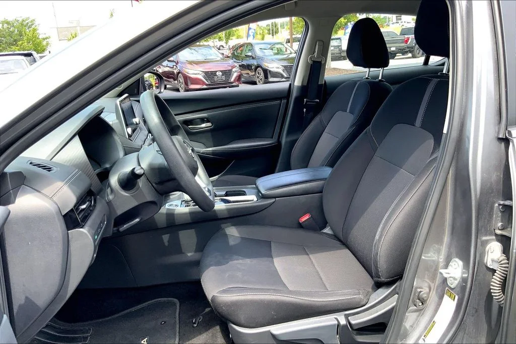 Used 2024 Gray Nissan SV image 9
