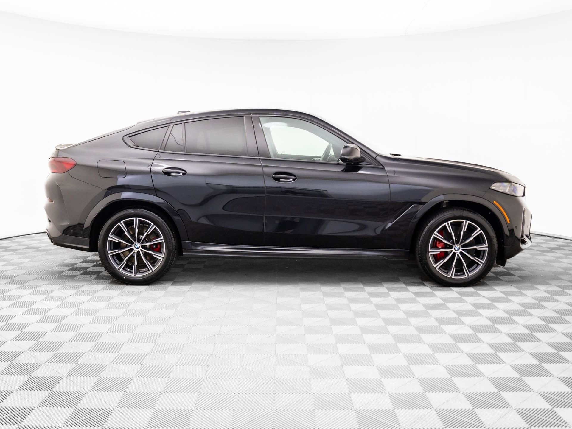 Used 2024 Black BMW M60i image 6