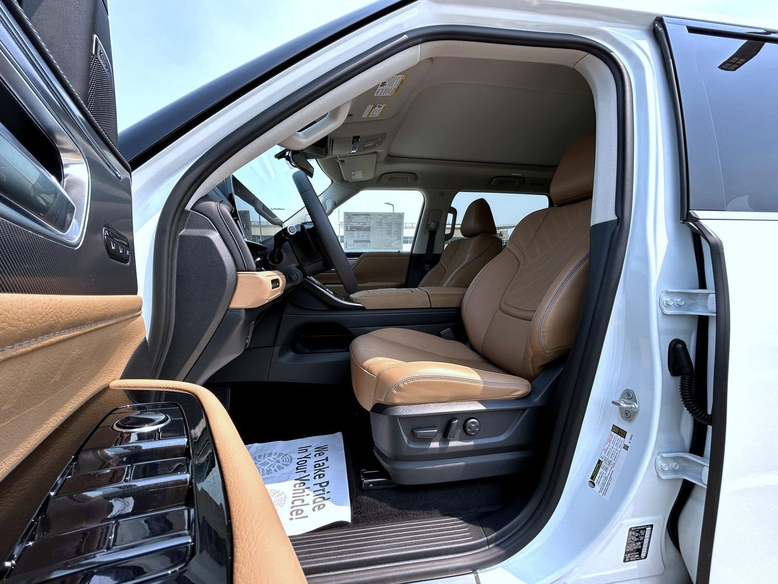 New 2027 RADIANT WHITE INFINITI Luxe 4WD image 10