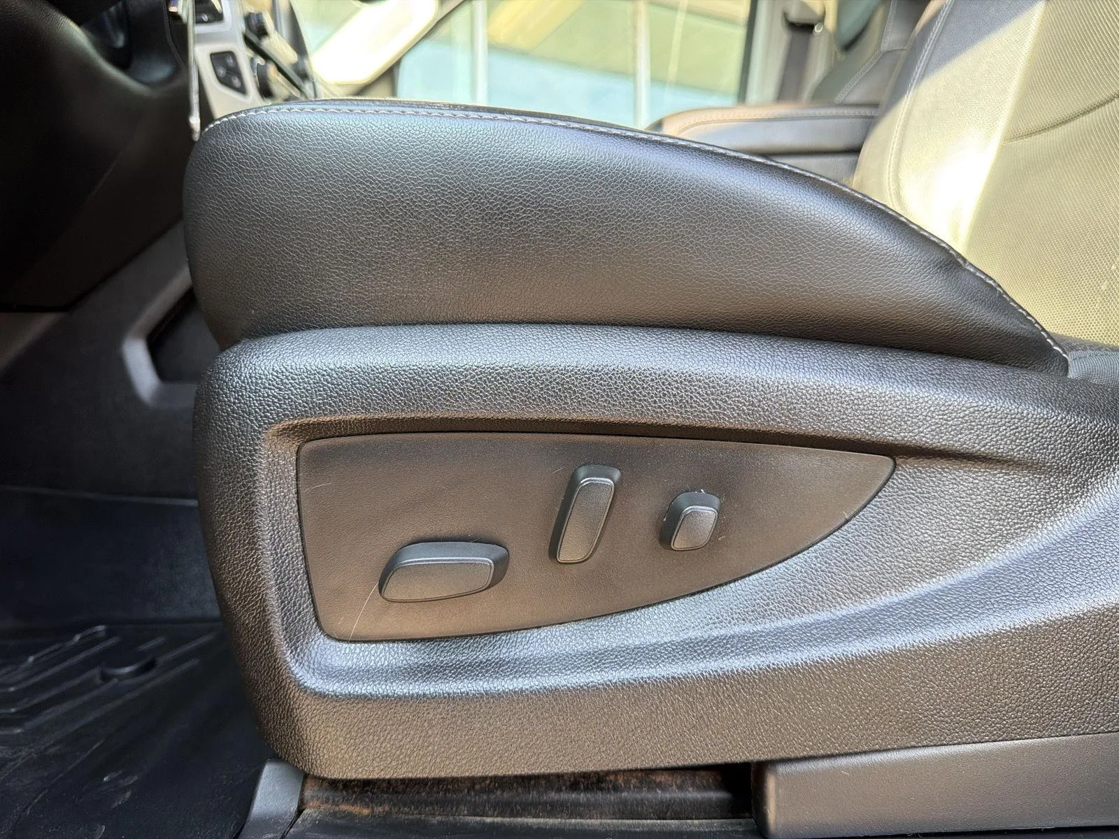 Used 2014 Onyx Black GMC SLT image 17