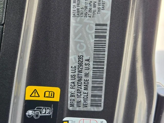 New 2026 Granite Crystal Metallic Clear-Coat Exterior Paint Jeep  image 33