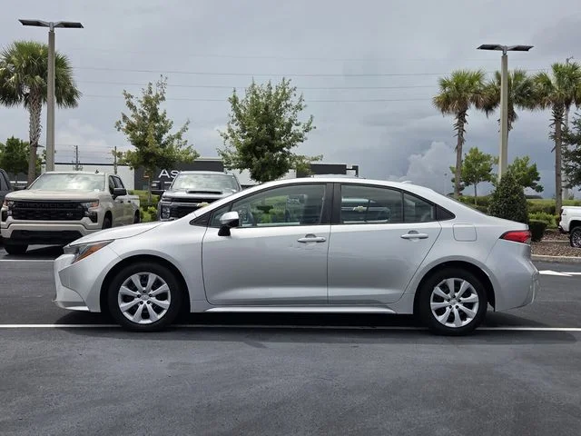 Used 2020 Silver Toyota LE image 3